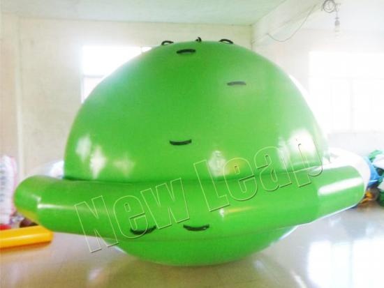 Saturno flotante inflable
